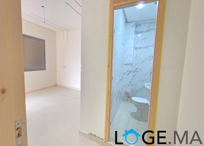 Appartement a vendre dans R+2 ,de 113 m2 escalier privatif a el jadida. 
