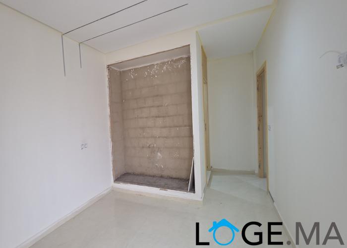Appartement a vendre dans R+2 ,de 113 m2 escalier privatif a el jadida. 