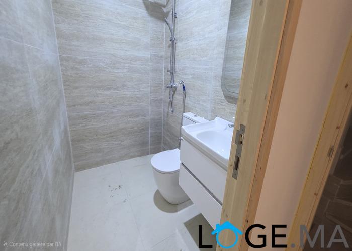 Appartement a vendre dans R+2 ,de 113 m2 escalier privatif a el jadida. 