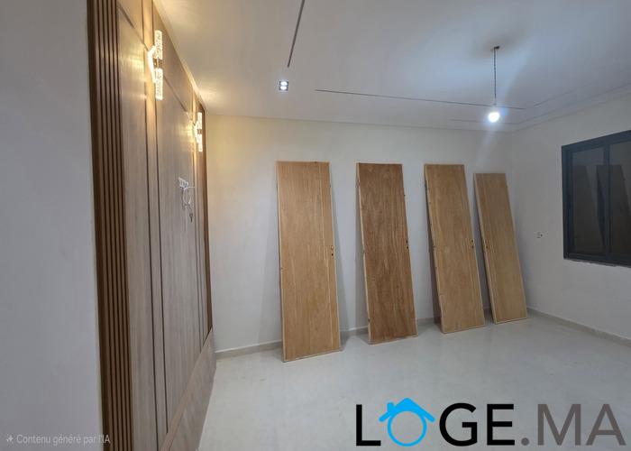 Appartement a vendre dans R+2 ,de 113 m2 escalier privatif a el jadida. 