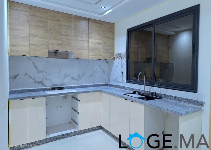 Appartement a vendre dans R+2 ,de 113 m2 escalier privatif a el jadida. 