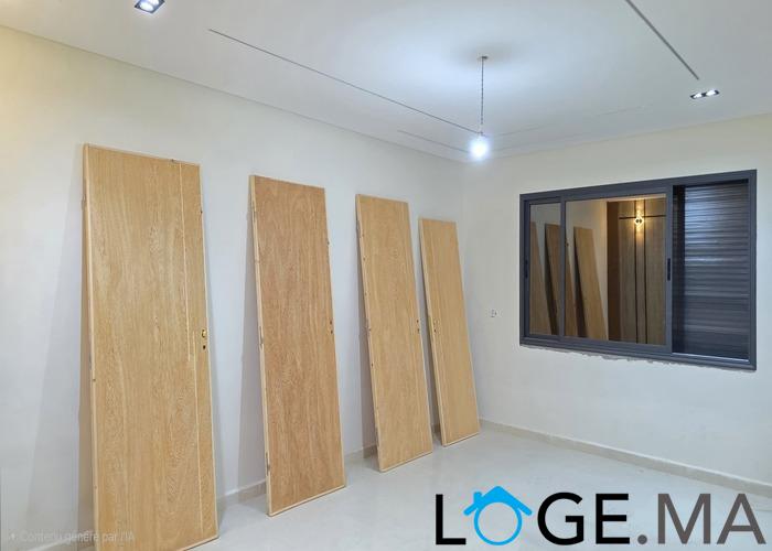 Appartement a vendre dans R+2 ,de 113 m2 escalier privatif a el jadida. 