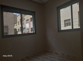 Appartement de deux façades, de 86 m2 près central laitières jadida .
