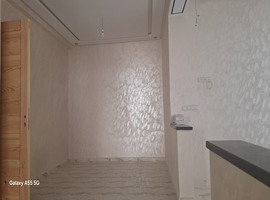 Appartement de deux façades, de 86 m2 près central laitières jadida .