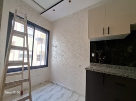 Appartement de deux façades, de 86 m2 près central laitières jadida .
