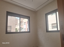 Appartement de deux façades, de 86 m2 près central laitières jadida .