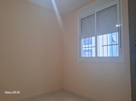 Appartement a vendre dans R+4 deb56 m2 au 1er étage près city industrielle el jadida.