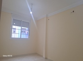 Appartement a vendre dans R+4 deb56 m2 au 1er étage près city industrielle el jadida.