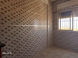 Appartement a louer au 4eme étage dans R+4 à hay essalam près service des mines el jadida .