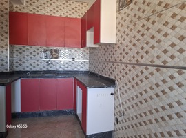 Appartement a louer au 4eme étage dans R+4 à hay essalam près service des mines el jadida .