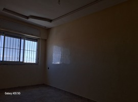 Appartement a louer au 4eme étage dans R+4 à hay essalam près service des mines el jadida .