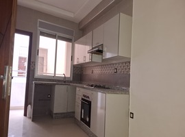 Appartement a vendre  dans R+4 de 90 m2 au 1er étage à el jadida. 