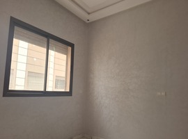 Appartement a vendre dans R+2 escalier commun au 2 ème étage à el jadida.