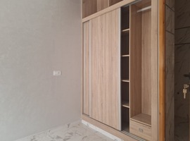 Appartement a vendre dans R+2 escalier commun au 2 ème étage à el jadida.