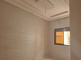 Appartement a vendre dans R+2 escalier commun au 2 ème étage à el jadida.