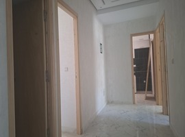 Appartement a vendre dans R+2 au 1er étage escalier privatif à hay essalm el jadida. 