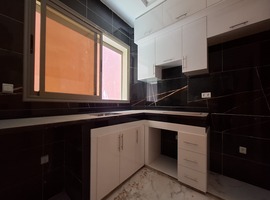 Appartement a vendre dans R+2 au 1er étage escalier privatif à hay essalm el jadida. 