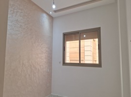 Appartement a vendre au 1er étage escalier privatif à hay essalam el jadida.