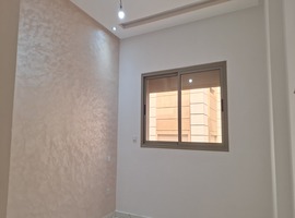 Appartement a vendre au 1er étage escalier privatif à hay essalam el jadida.
