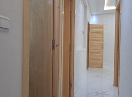 Appartement a vendre au 1er étage escalier privatif à hay essalam el jadida.