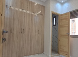 Appartement a vendre avec escalier privatif au 1er étage à hay essalam el jadida.