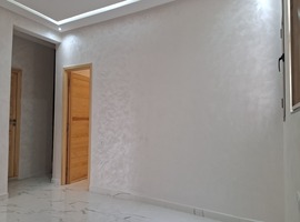 Appartement a vendre avec escalier privatif au 1er étage à hay essalam el jadida.