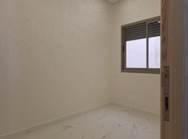 Appartement a vendre avec escalier privatif au 1er étage à hay essalam el jadida.
