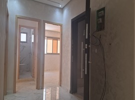 Appartement a vendre escalier privatif au 1er étage de 3 façades dans R+2 à hay essalam el jadida