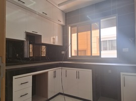 Appartement a vendre escalier privatif au 1er étage de 3 façades dans R+2 à hay essalam el jadida