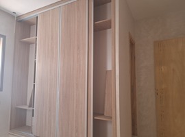Appartement a vendre escalier privatif au 1er étage de 3 façades dans R+2 à hay essalam el jadida