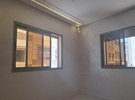 Appartement a vendre escalier privatif au 1er étage de 3 façades dans R+2 à hay essalam el jadida
