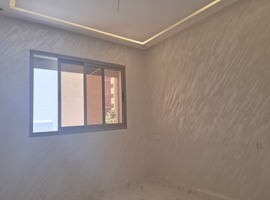 Appartement a vendre escalier privatif au 1er étage de 3 façades dans R+2 à hay essalam el jadida