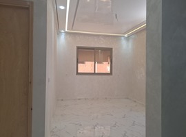 Appartement a vendre escalier privatif au 1er étage de 3 façades dans R+2 à hay essalam el jadida