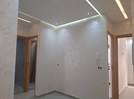 Appartement a vendre dans R+2 de 130 m2 de 2 façades escalier privatif a el jadida.