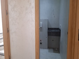 Appartement a vendre dans R+2 de 130 m2 de 2 façades escalier privatif a el jadida.