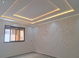 Appartement a vendre dans R+2 de 130 m2 de 2 façades escalier privatif a el jadida.