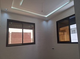 Appartement a vendre dans R+2 de 130 m2 de 2 façades escalier privatif a el jadida.