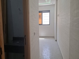 Appartement a vendre dans R+2 de 130 m2 de 2 façades escalier privatif a el jadida.