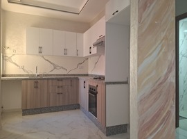 Appartement dans R+4 a vendre de 80 m2 au 1er étage a el jadida. 