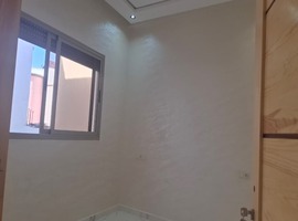 Appartement a vendre dans R+2 au 2 ème étage a hay essalam el jadida. 