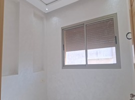 Appartement a vendre dans R+2 au 2 ème étage a hay essalam el jadida. 