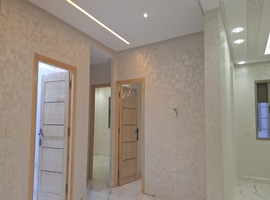 Appartement a vendre dans  R+2 ,au 1er étage escalier privatif près hay almatar el jadida.