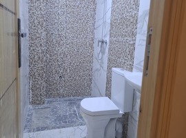 Appartement a vendre dans  R+2 ,au 1er étage escalier privatif près hay almatar el jadida.