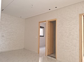 Appartement dans R+2 escalier privatif au 1er étage, de 138 m2 a al bousstane el jadida.
