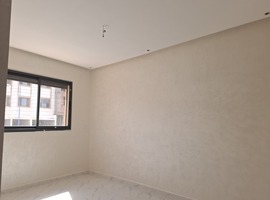 Appartement dans R+2 escalier privatif au 1er étage, de 138 m2 a al bousstane el jadida.