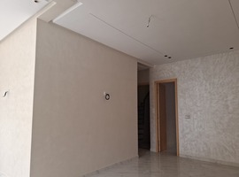 Appartement dans R+2 escalier privatif au 1er étage, de 138 m2 a al bousstane el jadida.