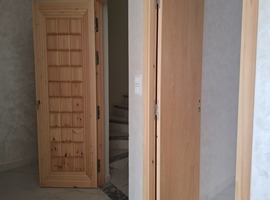 Appartement dans R+2 escalier privatif au 1er étage, de 138 m2 a al bousstane el jadida.