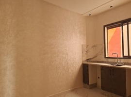 Appartement dans R+2 escalier privatif au 1er étage, de 138 m2 a al bousstane el jadida.