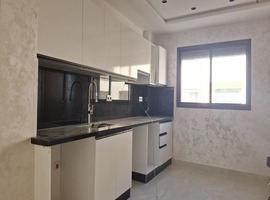 Appartement a vendre escalier privatif de 2 façades ,160 m2 a al bousstane el jadida .