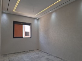 Appartement a vendre escalier privatif dans R+2 de 137 m2 a al bousstane el jadida. 